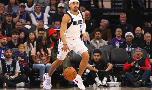 半岛体育官网-超东契奇&amp;基德！瑞安·内姆哈德常规时间送出21次助攻 创队史纪录