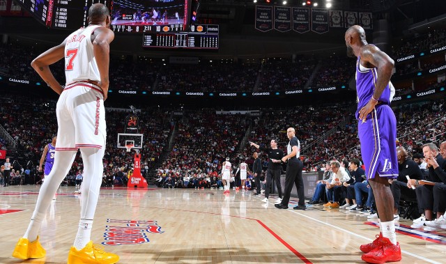 半岛体育-大小王对决最终章？詹杜对决季后赛KD9-5占优 俩人场均都轰下31+