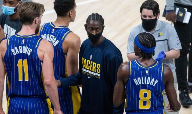 半岛app-美媒答疑：湖人最后一席留给谁？拉夫注定被买断？