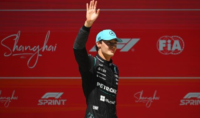 半岛体育-F1中国站冲刺赛拉塞尔夺冠 法拉利双车紧随其后