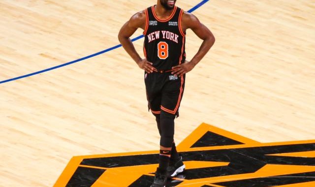 半岛体育app-圣诞夜三双迎梦想时刻 沃克重回首发渐入佳境